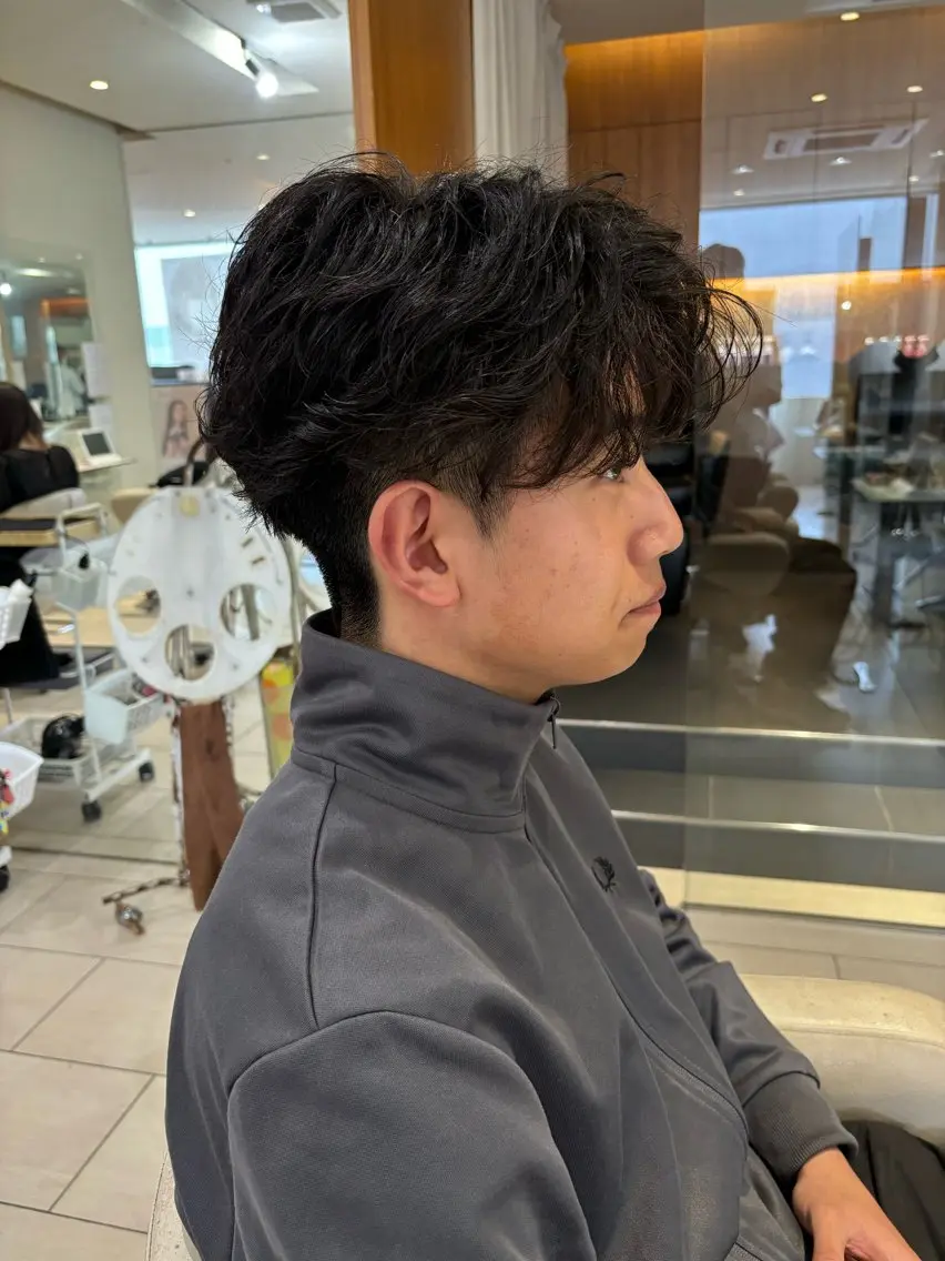 ショート パーマ メンズ センターパート フェザーパーマ メンズパーマ カット パーマ メンズパーマ/ メンズカット/渡邊亘のヘアスタイル