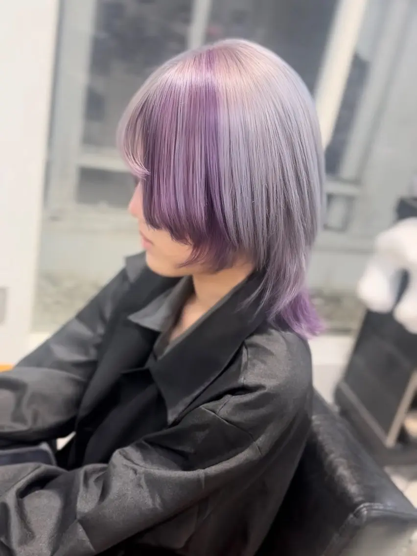 セミロング カラー デザインカラー ツートーンカラー ウルフカット 髙木 利央のヘアスタイル