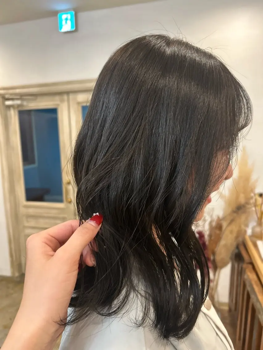 ミディアム カラー 花城 七海のヘアスタイル
