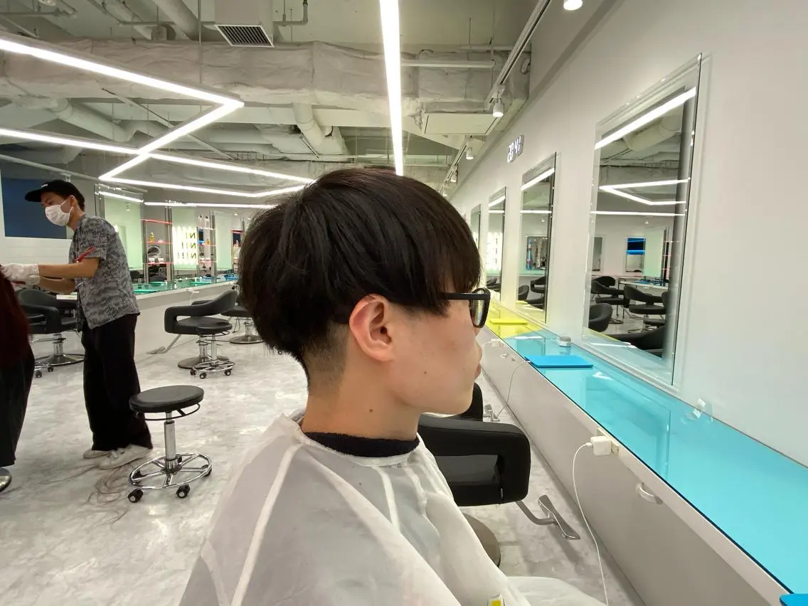 ショート メンズ マッシュ 縮毛矯正 ヘアカラー トリートメント ヘッドスパ ヘアセット 赤み消し🌿 透明感カラー🫧のヘアスタイル