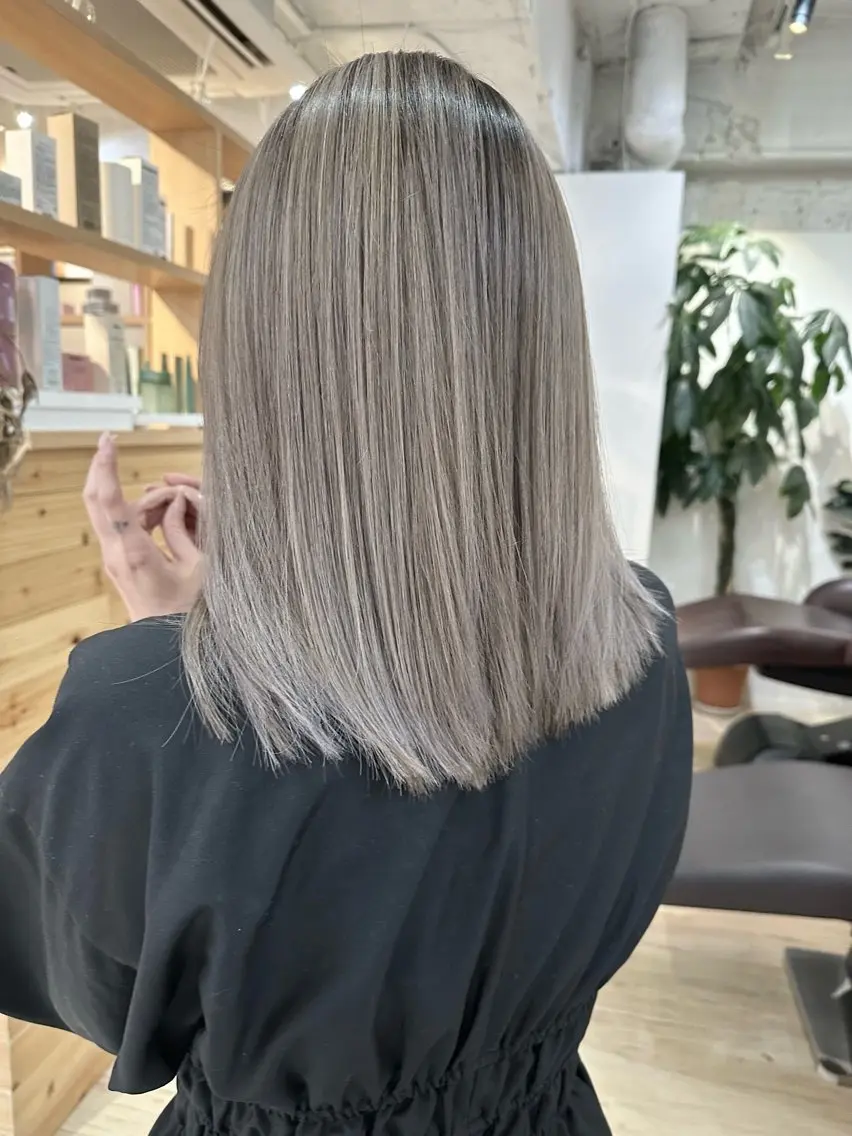 ミディアム カラー シルバー ホワイトシルバー 木下大地 HAIR Oneのヘアスタイル