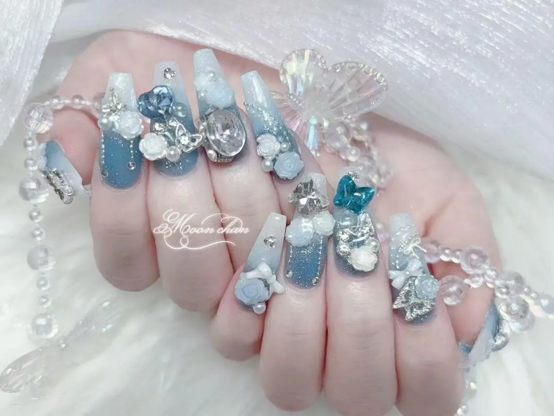 ネイル 長さ出し キラキラネイル 韓国ネイル ロングネイル マグネットネイル ハンドネイル ハンドケア 🎀LIMIT🎀 長さ出し新宿のネイルデザイン