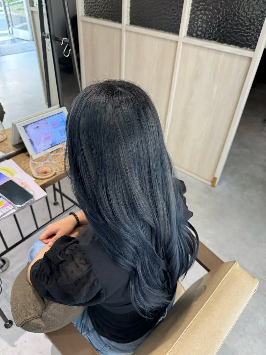 ロング カラー 黒髪 ブルーカラー ブルーブラック ブリーチなしwカラー /艶カラー/oukaのヘアスタイル