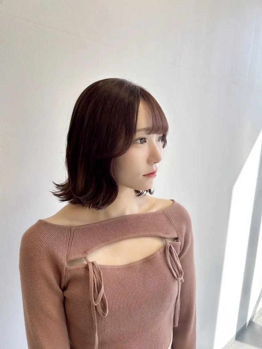 ミディアム ピンクブラウン 透明感カラー☁️岩永 侑奈のヘアスタイル