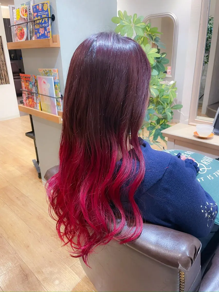 ロング カラー グラデーションカラー レッドカラー ロング ヘアカラー トリートメント 高嶋 憂蘭々のヘアスタイル