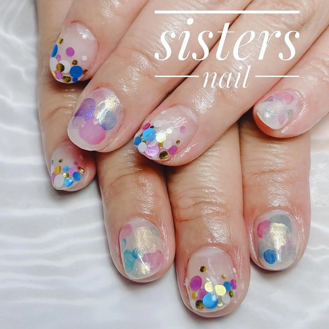 ネイル アートネイル グラデーション キラキラネイル ニュアンスネイル 夏ネイル ハンドネイル ハンドケア sisters nail.fのネイルデザイン