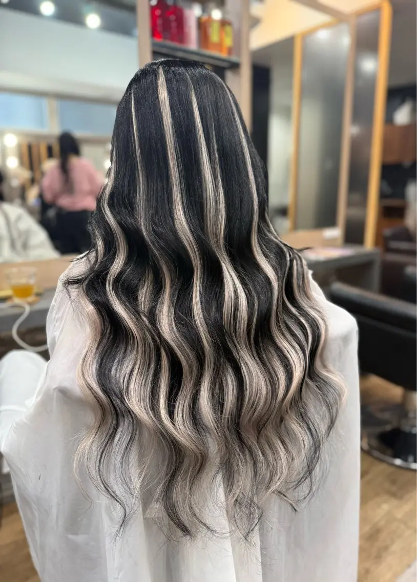 ロング カラー シールエクステ ブリーチ ハイライトカラー ブリーチなしカラー エクステ カット ヘアカラー エクステ RIEブリーチ& エクステ特化型のヘアスタイル