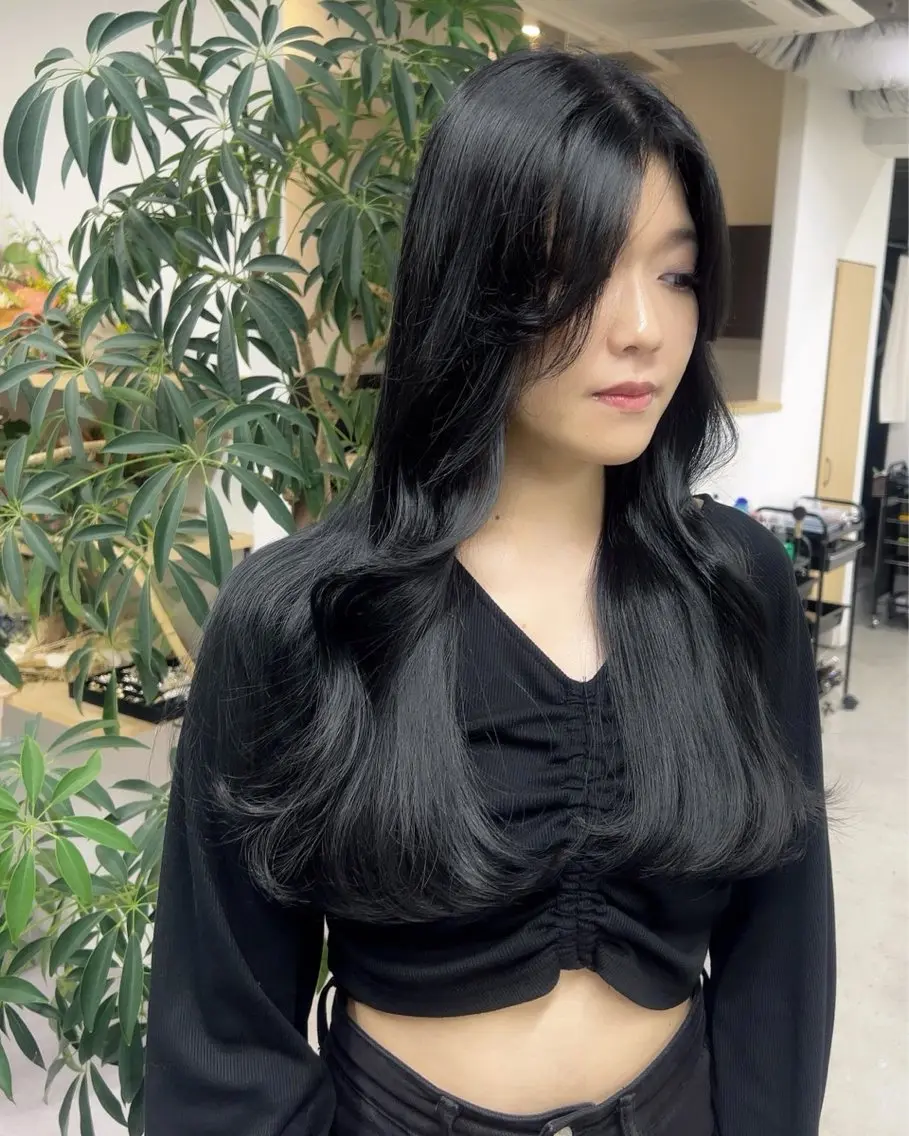 カラー 黒髪 ブルーカラー ブルーブラック ami omochaのヘアスタイル