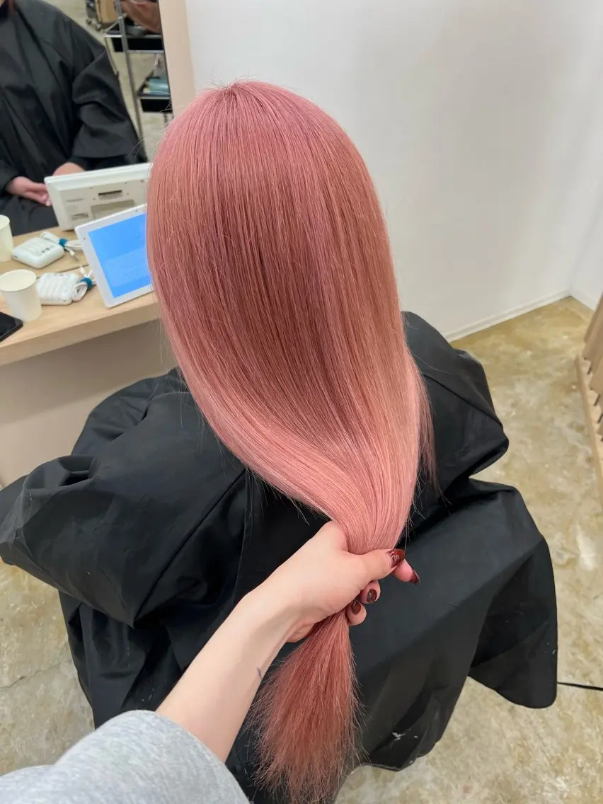 ロング カラー ベージュカラー ブリーチ ケアブリーチ デザインカラー ダブルカラー ヘアカラー アオリ/韓国風 ハイトーン/レイヤーのヘアスタイル