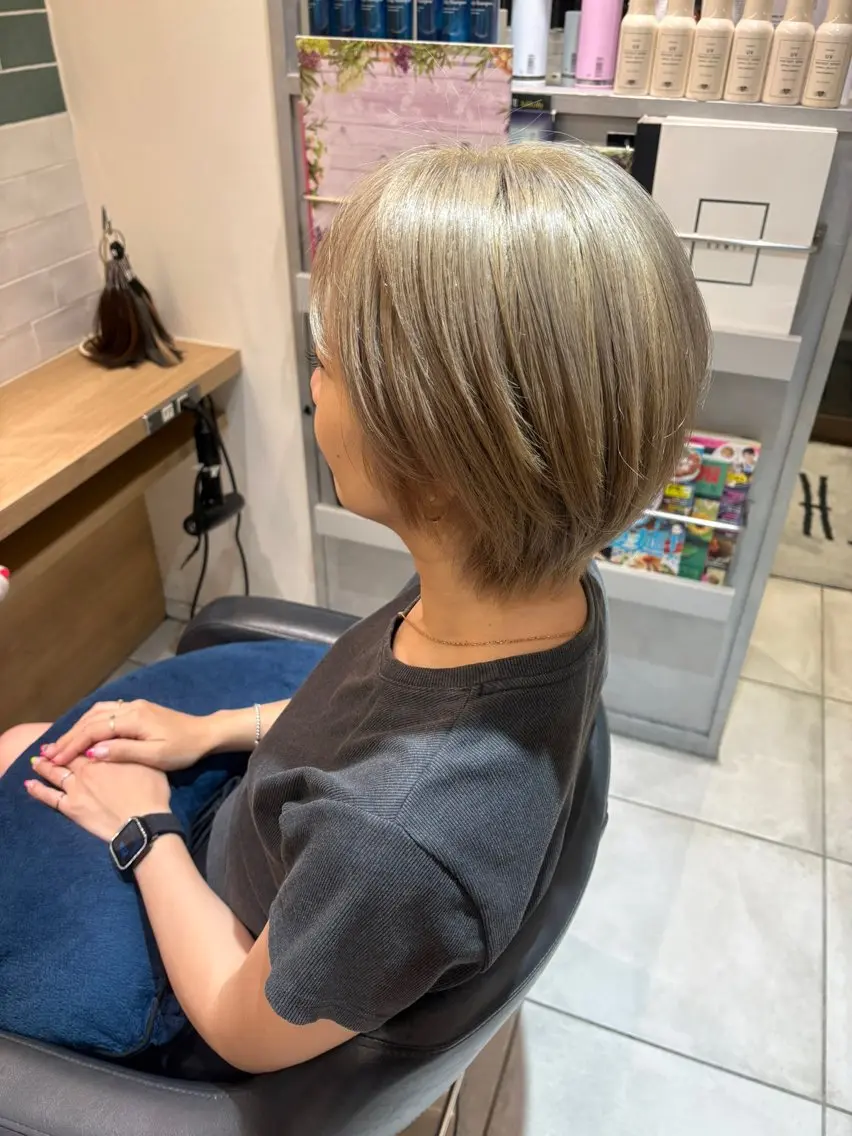ショート カラー アートディレクター 尾内 友美のヘアスタイル