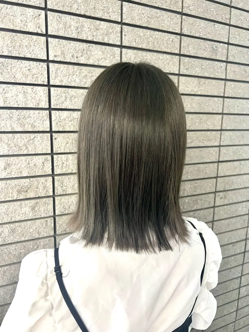 ミディアム カラー オリーブカラー カット ヘアカラー 石津 優菜のヘアスタイル