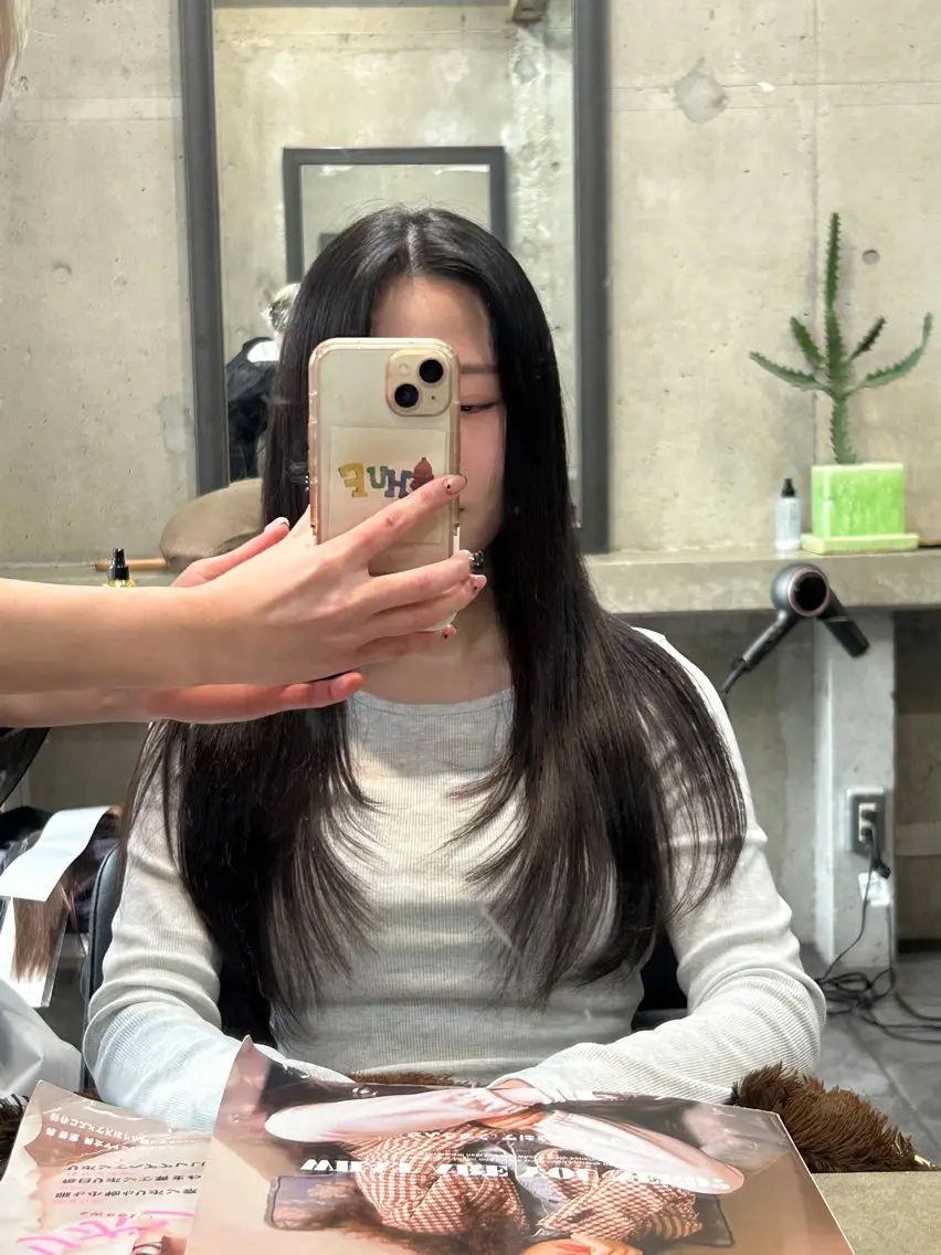 ロング 韓国風ヘア レイヤーカット ワンホンレイヤー ono ninaの眉毛・アイブロウイメージ