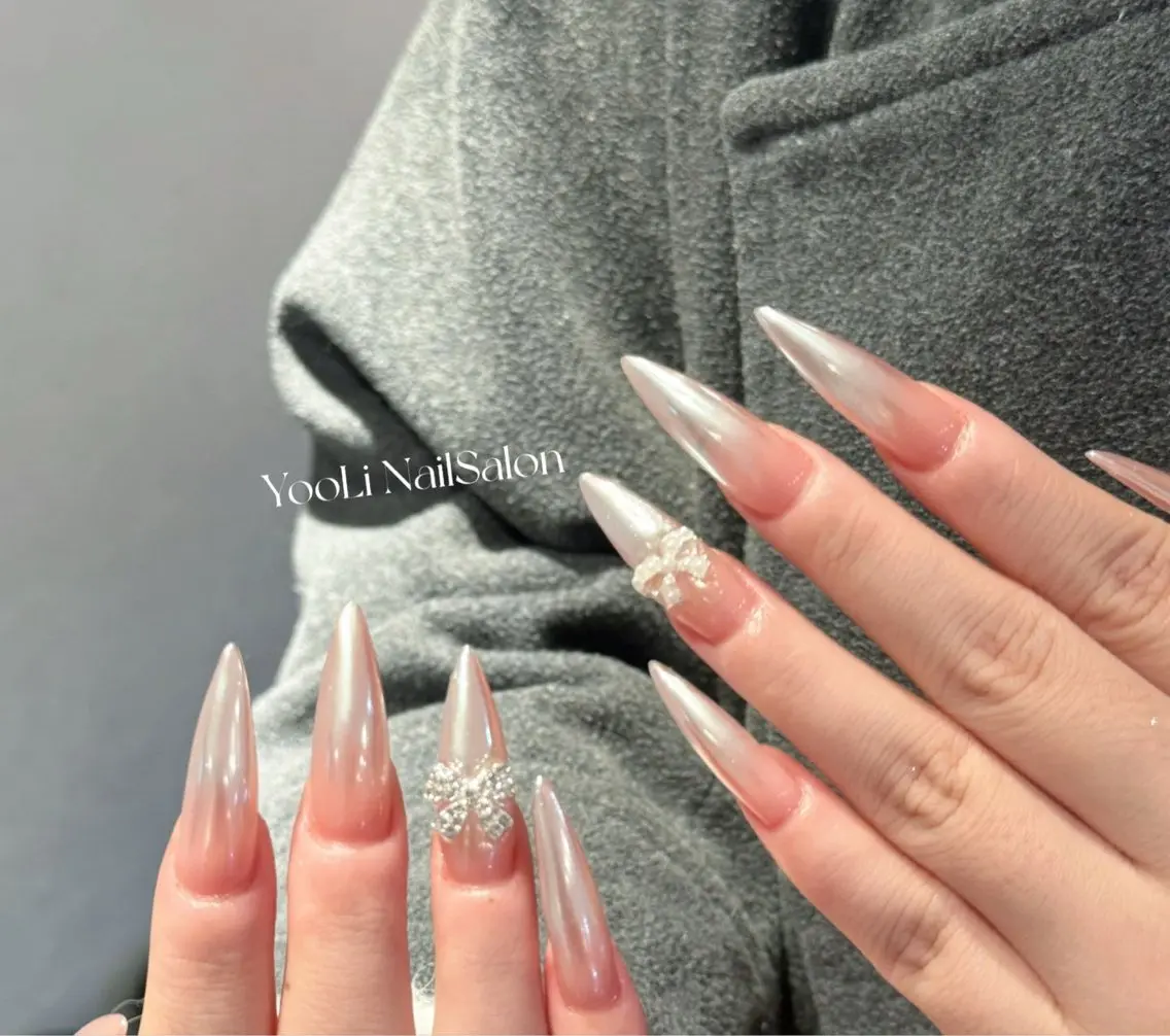 ネイル アートネイル オーロラネイル チークネイル フレンチネイル ガラスフレンチ ハンドネイル 🎀YooLi Nail salonのネイルデザイン