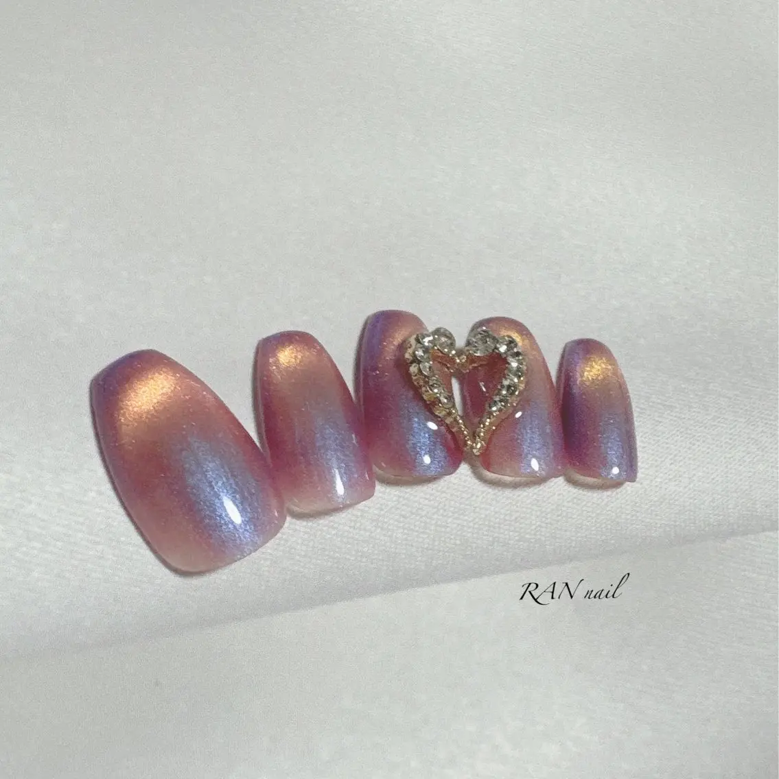 ネイル オーロラネイル ブルー 成人式 ゴールド ハート RAN nailのネイルデザイン