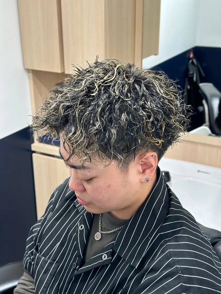 ショート カラー パーマ 千葉弘平 🔥波巻き特化🔥のヘアスタイル
