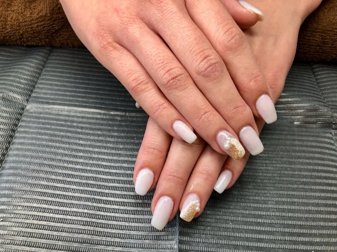 ネイル ラメ(グリッター) ホワイト ハンドネイル ハンドケア 心斎橋Salon Epokkuのネイルデザイン