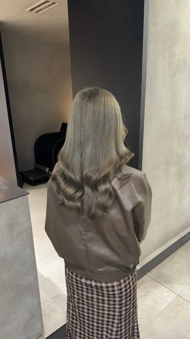 カラー LENA🎀 ハイトーン/エクステのヘアスタイル