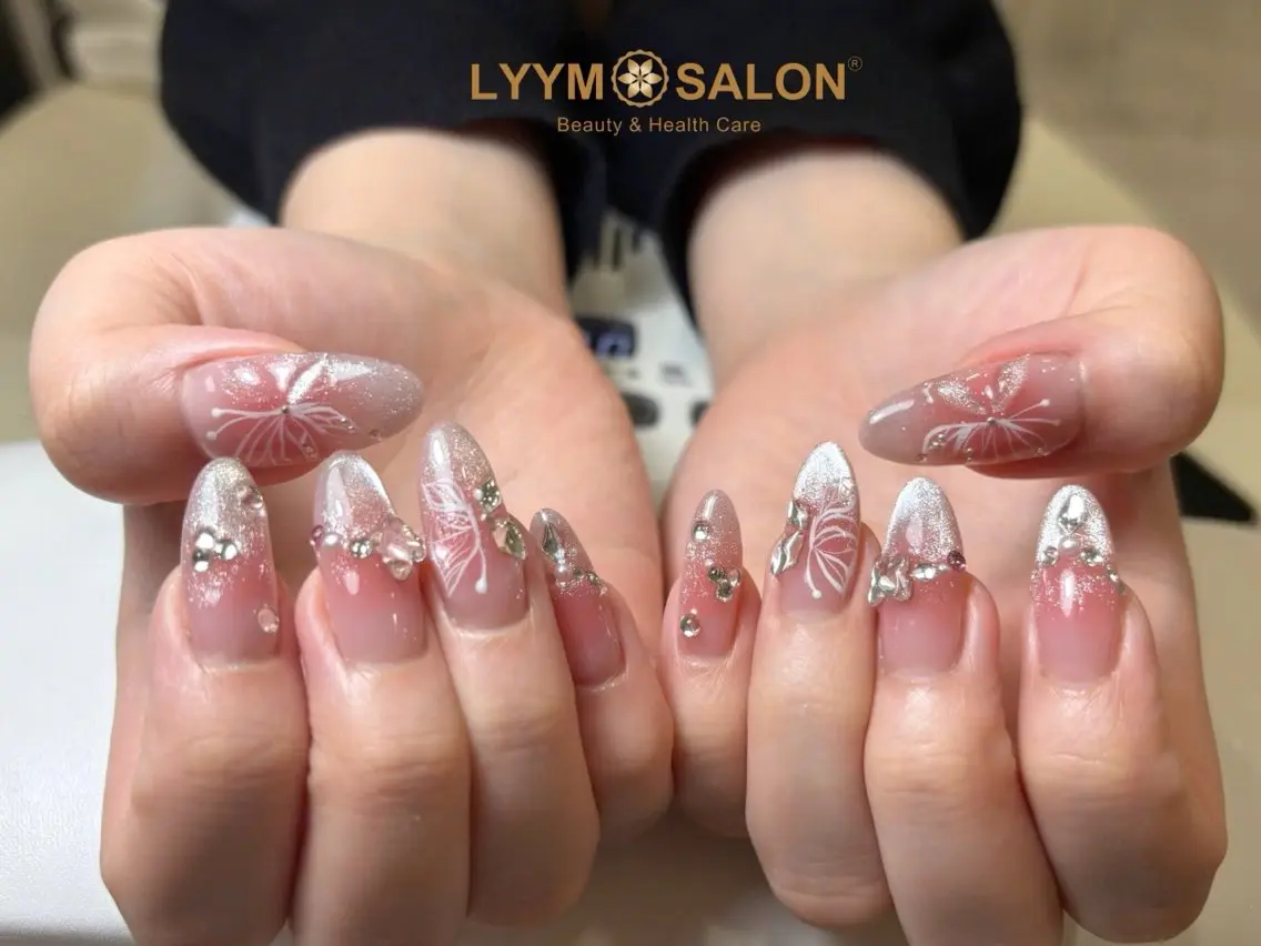 ネイル アートネイル フラワーネイル キラキラネイル 韓国ネイル マグネットネイル ハンドネイル LYYM Salonのネイルデザイン