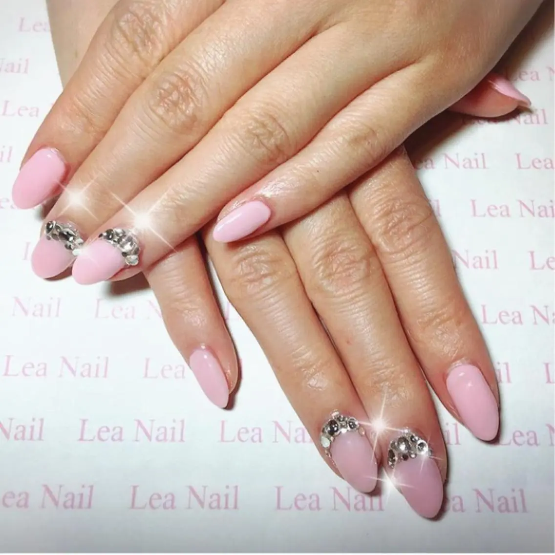 ネイル アートネイル ピンク シンプルネイル ストーンネイル Lea Nailのネイルデザイン
