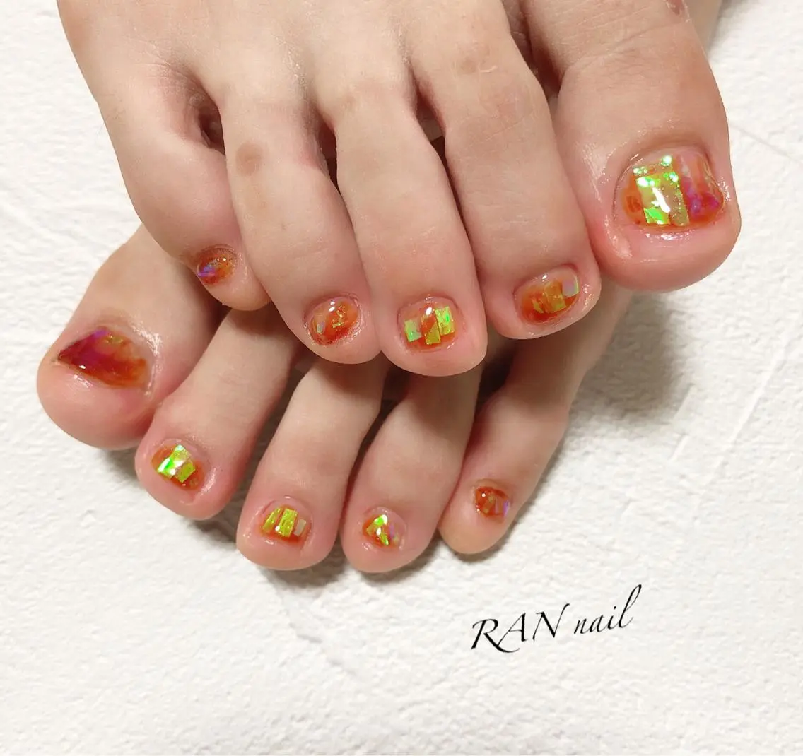 ネイル オーロラネイル ブルー ブラウン フットネイル グリーン RAN nailのネイルデザイン