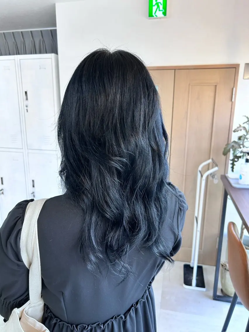 セミロング ヘアカラー 光を纏うツヤ感ロング Natsuki🤍のヘアスタイル