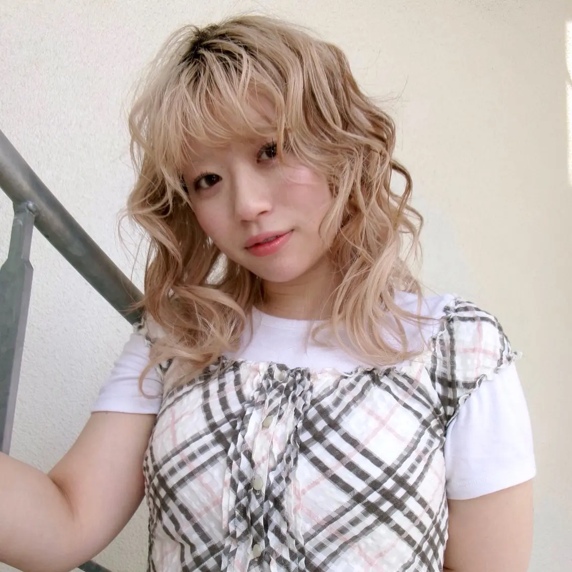 セミロング カラー ベージュカラー ブリーチ ハイトーンカラー ヘアカラー 伊藤ほのか/パーマ /酸性ストレートのヘアスタイル