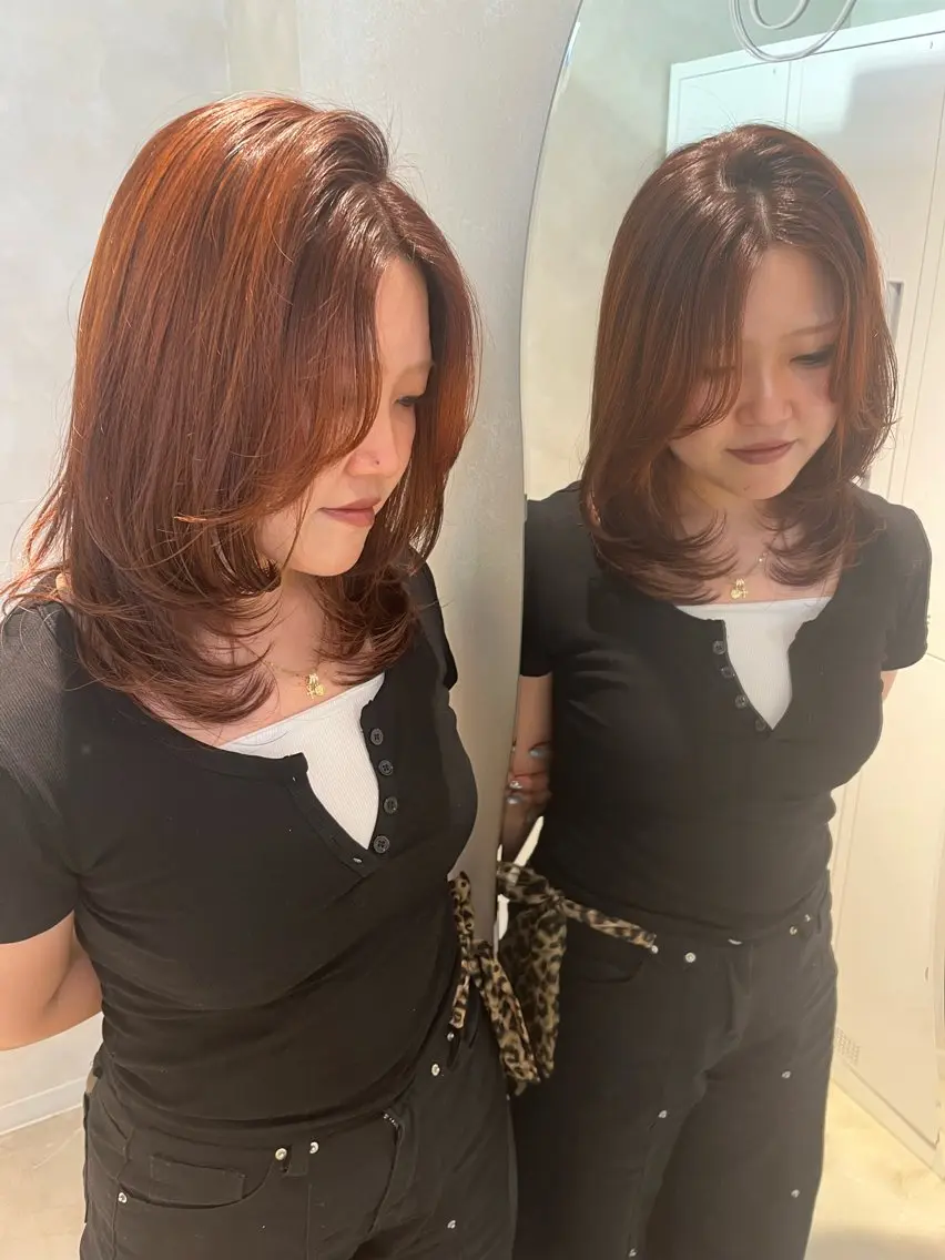 ミディアム ミディアムレイヤー レイヤーカット 柴崎 美優のヘアスタイル