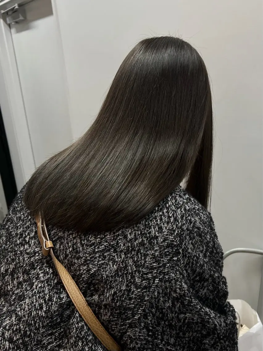ロング カット ヘアカラー トリートメント 下川 結月のヘアスタイル