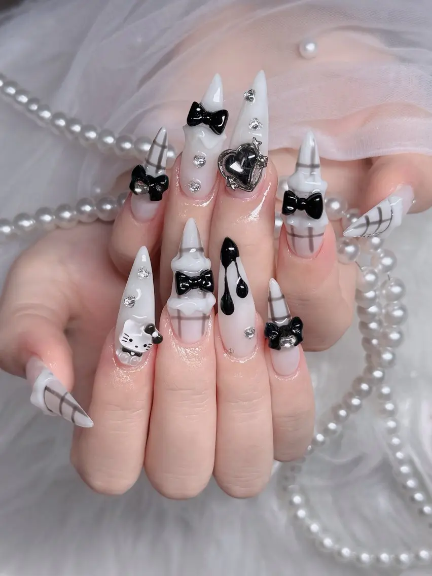 ネイル オーロラネイル フレンチネイル ジェルネイル ハロウィン キラキラネイル ハンドネイル H.baby Nail Salonのネイルデザイン