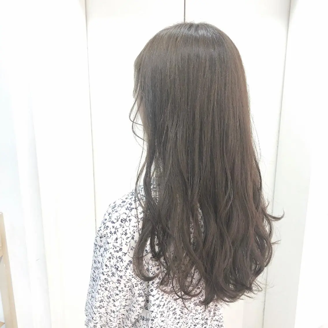 ロング カラー TRENCH 相澤 果歩のヘアスタイル