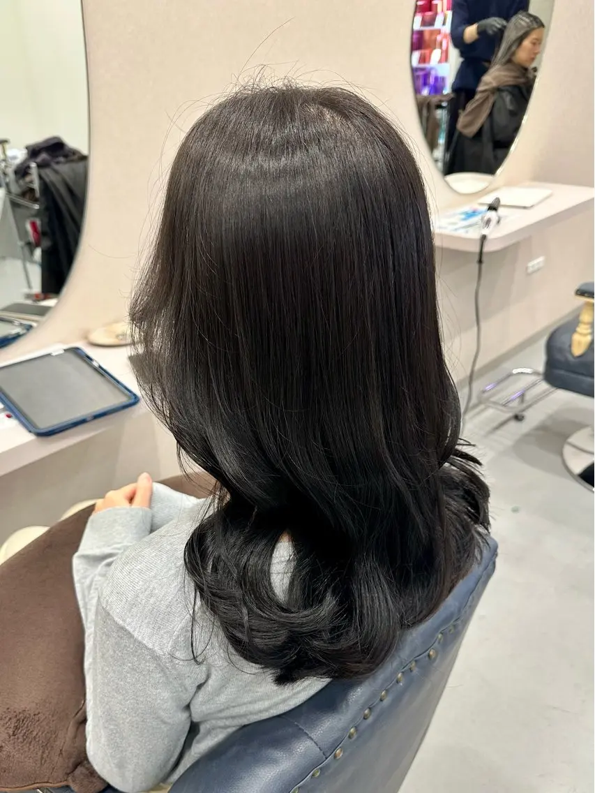 ロング アッシュ アッシュブラウン 🎀レイヤー艶カラー Konatsu🌻のヘアスタイル