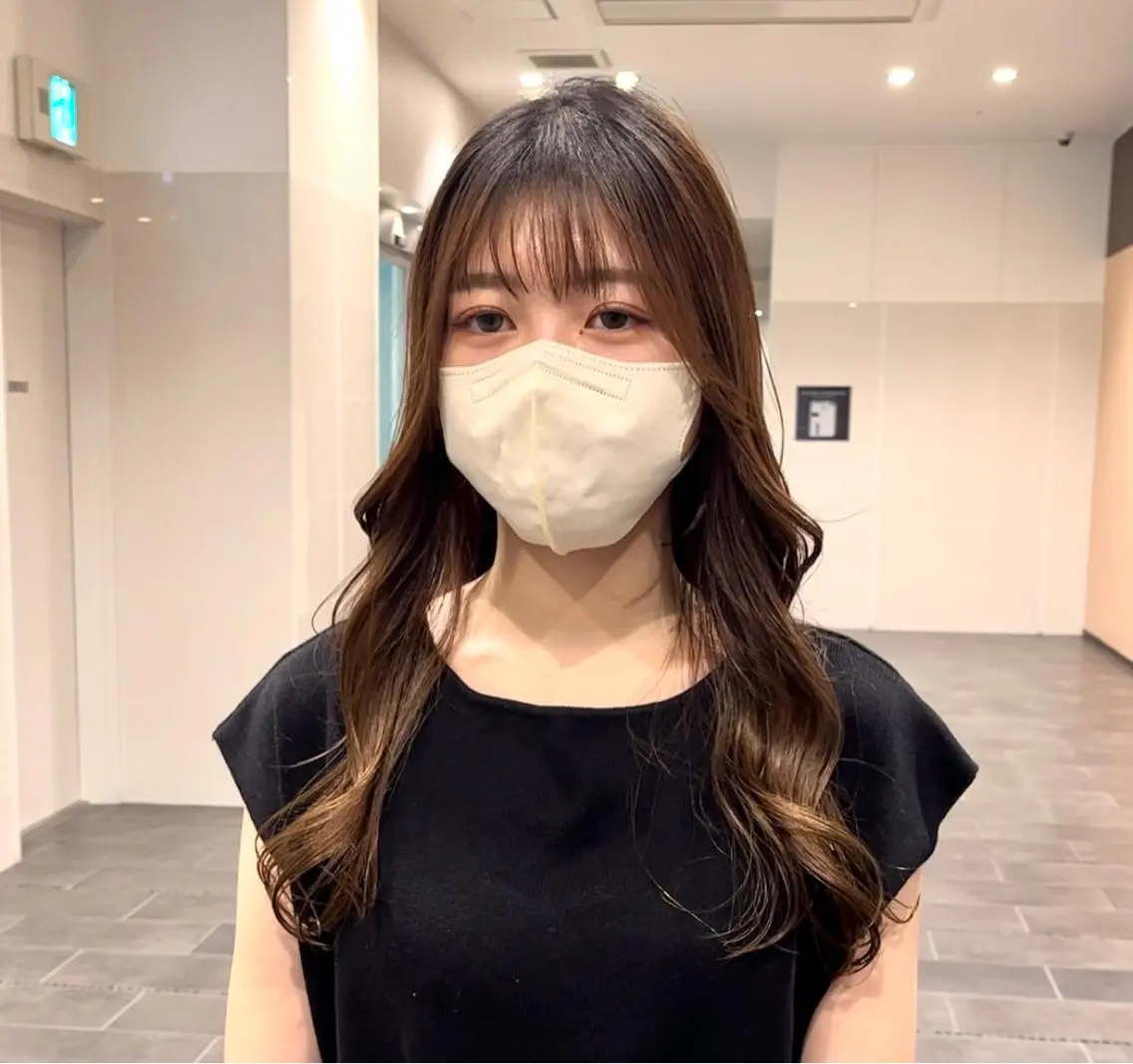 ロング ヨシンモリ 大阪ウルフカット 🐺デザインカラーのヘアスタイル