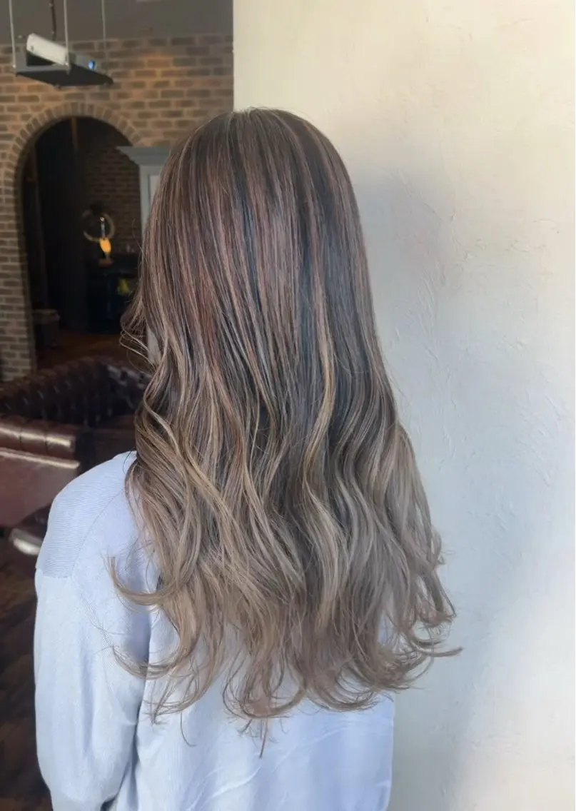 セミロング カラー ヘアアレンジ ヘアカラー トリートメント 李奈🌼レイヤー/ 透明感カラーブリーチのヘアスタイル