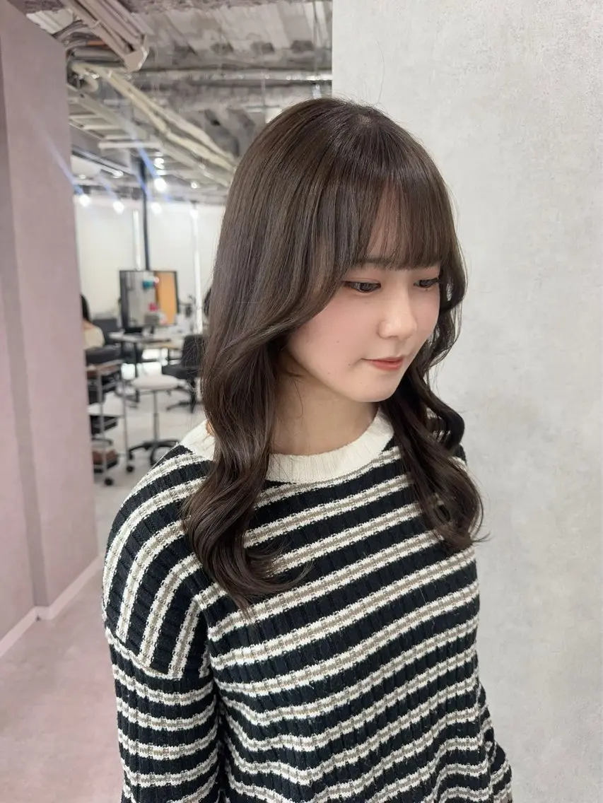 ロング カラー アッシュ アッシュブラウン ベージュカラー 黒髪 ブリーチ カット ヘアカラー トリートメント 赤み無し柔らかカラー 【梅田】madokaのヘアスタイル