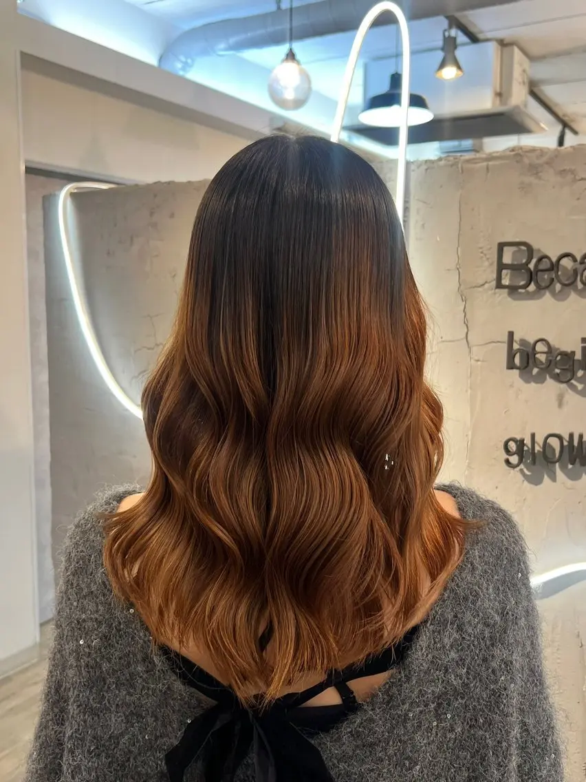 セミロング カラー くびれヘア デート 韓国風ヘア レイヤーカット 小顔カット 窪木 里紗のヘアスタイル