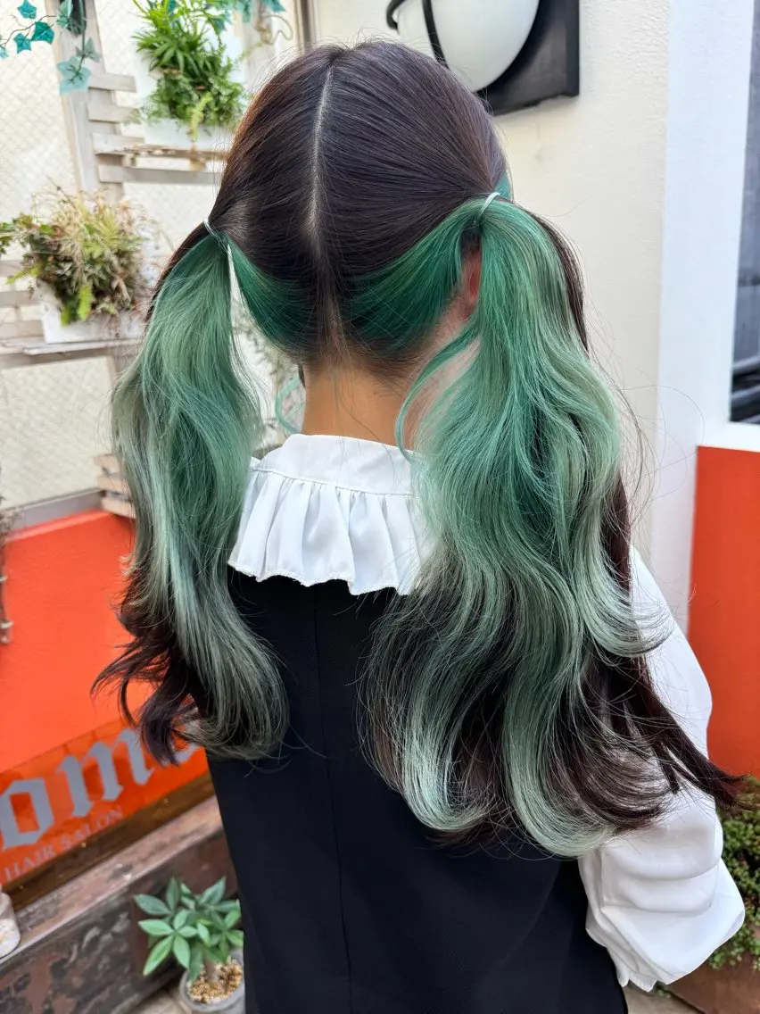 ロング カラー ベージュカラー ブルーカラー イヤリングカラー インナーカラー イエローカラー Unami MIHA☘️*゜のヘアスタイル