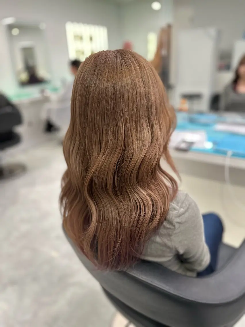 セミロング カラー ヘアアレンジ 🫧モテる💗ダメー ジレスハイトーン🫧のヘアスタイル