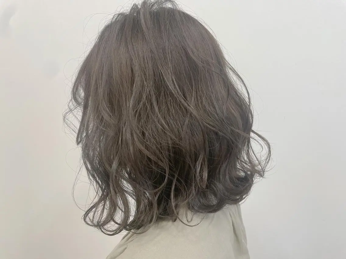 ミディアム カラー ビューティービースト 新宿のヘアスタイル