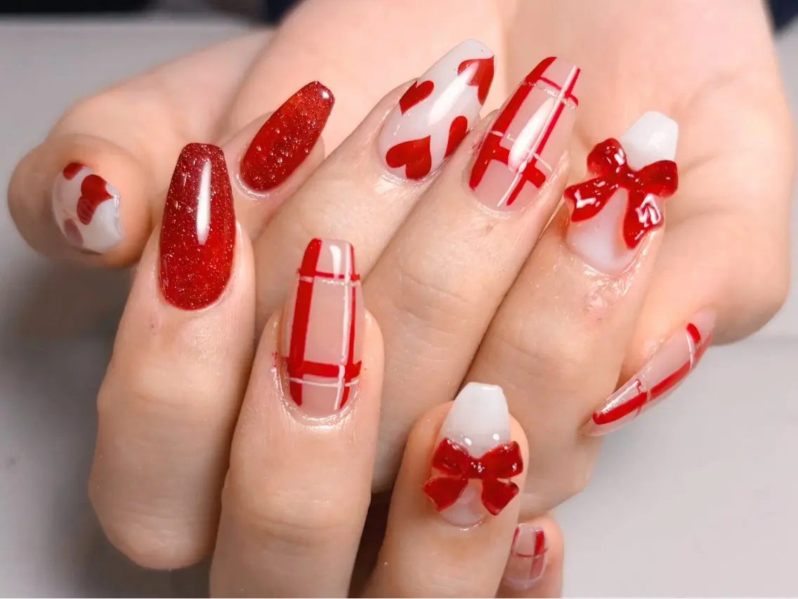 ネイル オーロラネイル 長さ出し フレンチネイル ジェルネイル ガラスフレンチ ハンドネイル Rela・S NAILのネイルデザイン