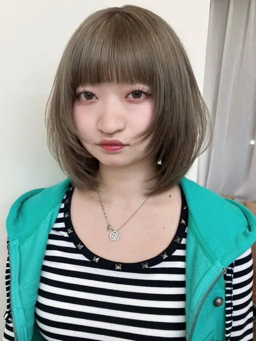 ミディアム カット fumika推しカラ ー/レイヤーカットのヘアスタイル
