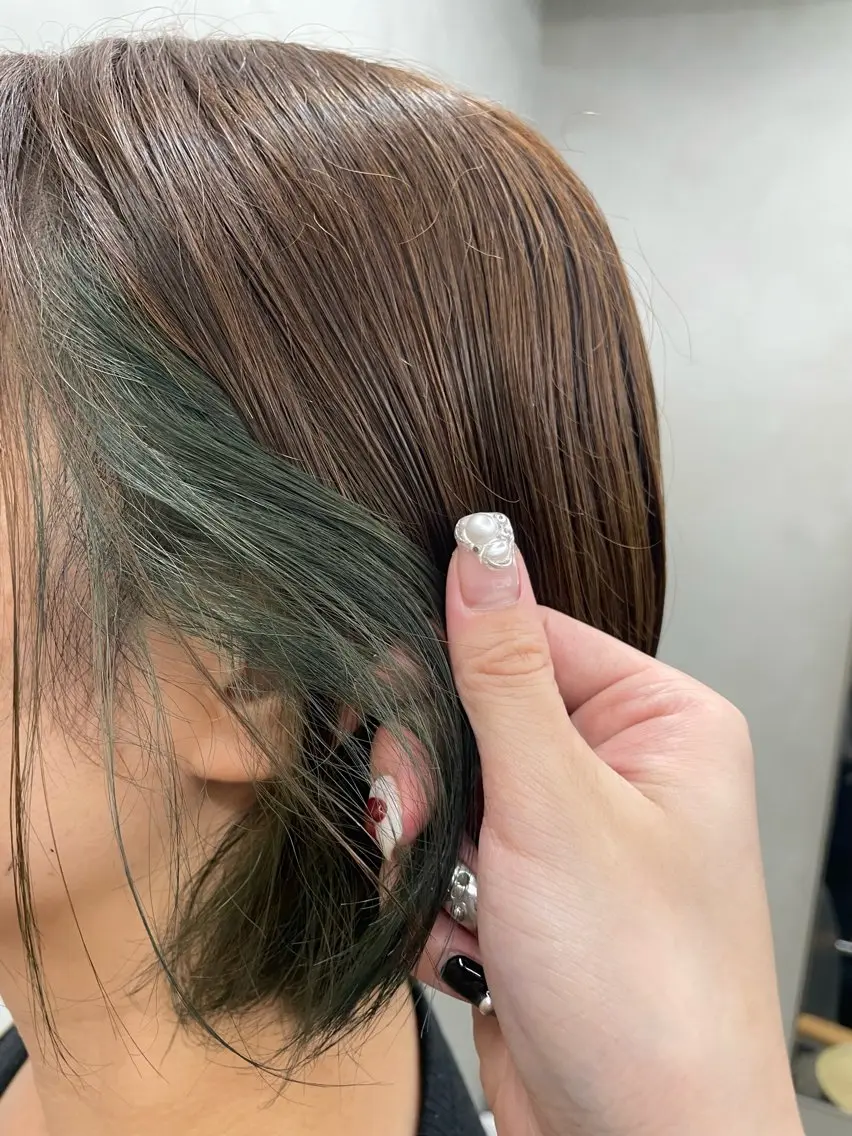 ショート カラー インナーカラー Mirei/レイヤー / 顔周りカットのヘアスタイル