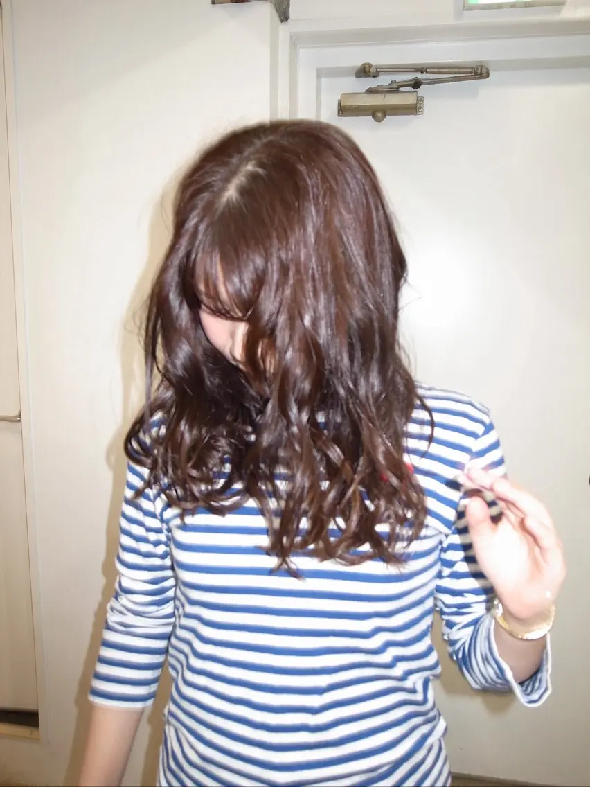 ロング カラー 湯浅 美玖のヘアスタイル