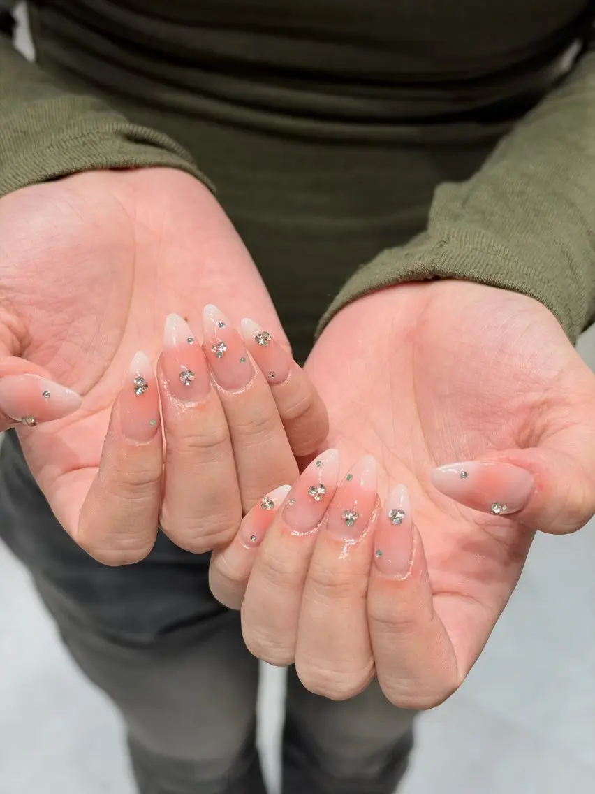 ネイル チークネイル ドット フレンチネイル グラデーション ハート ハンドネイル Julli NailStudioのネイルデザイン