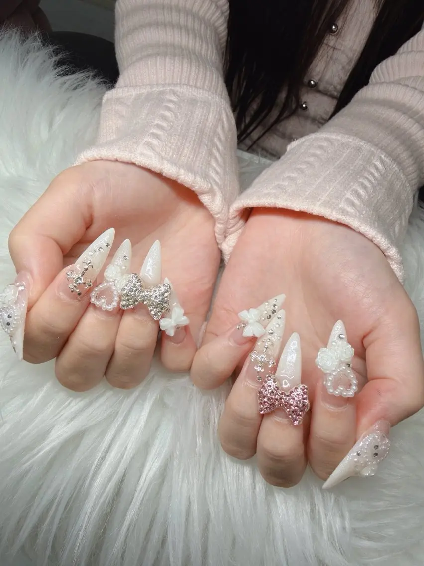 ネイル 長さ出し グラデーション 卒業式 キラキラネイル マグネットネイル Lee Nailsのネイルデザイン