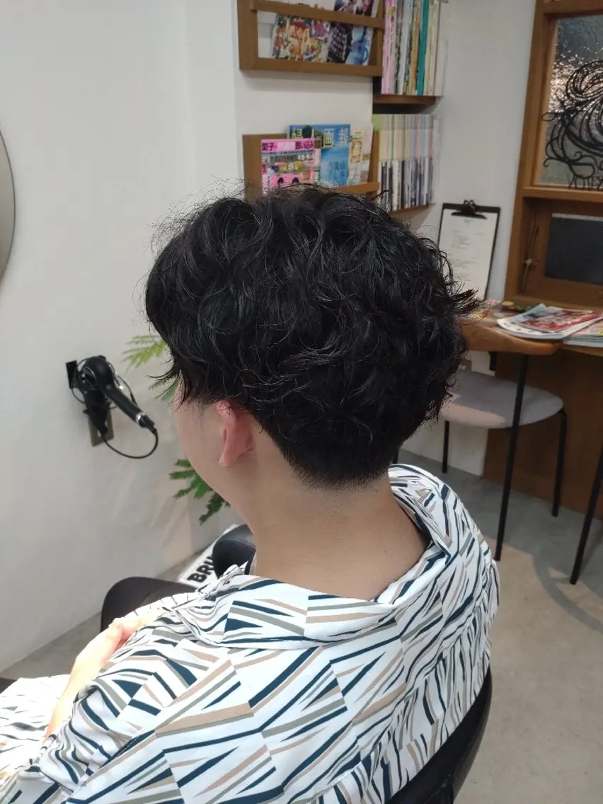 ショート パーマ メンズ 仁位 綾太のヘアスタイル