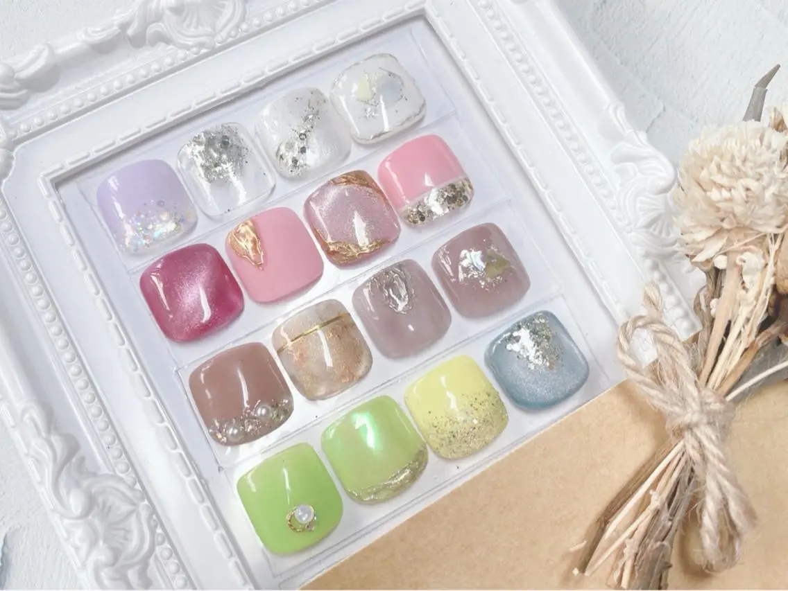 フットネイル🤍画像内の親指2本アートプレゼント🥰💕💕¥6600（税込）オフなしの写真