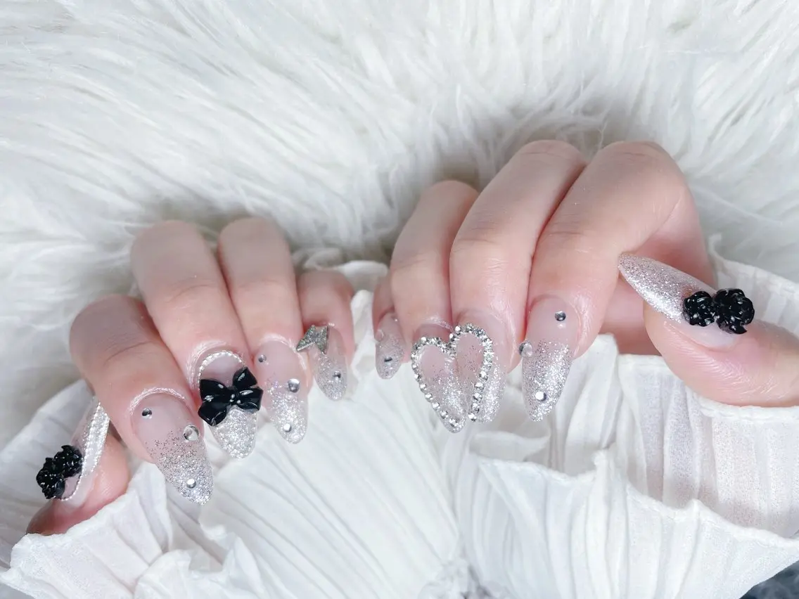 ネイル チークネイル 長さ出し フラワーネイル フレンチネイル ガーリー ハンドネイル NEW NAIL 池袋のネイルデザイン