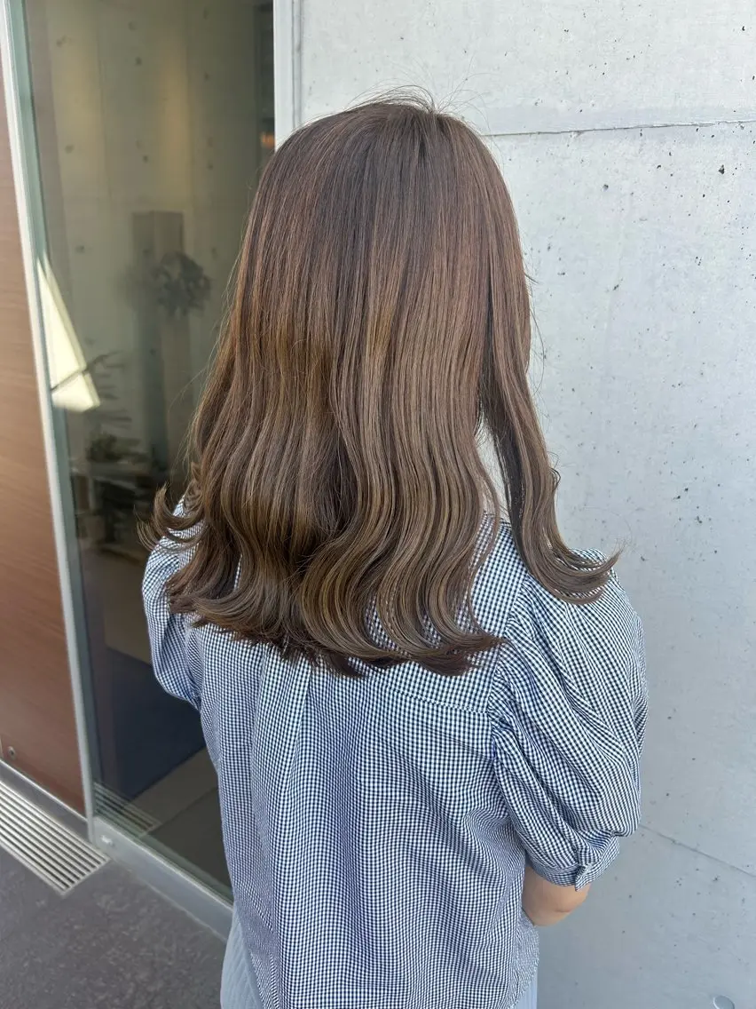 ミディアム 丸山 莉世のヘアスタイル