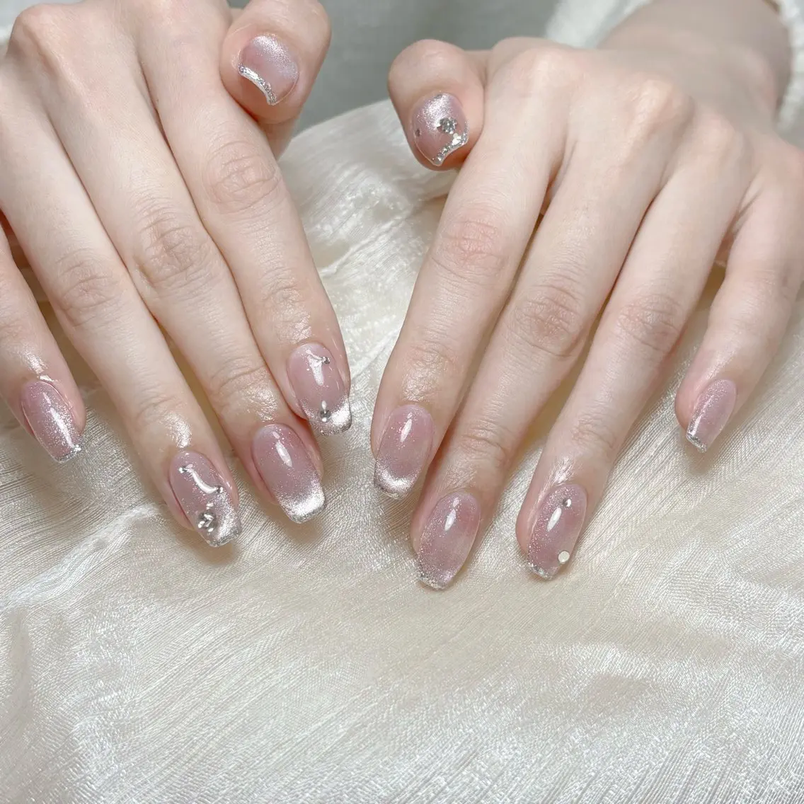 ネイル オーロラネイル チークネイル フレンチネイル ジェルネイル ガラスフレンチ ハンドネイル Nail Jolieのネイルデザイン