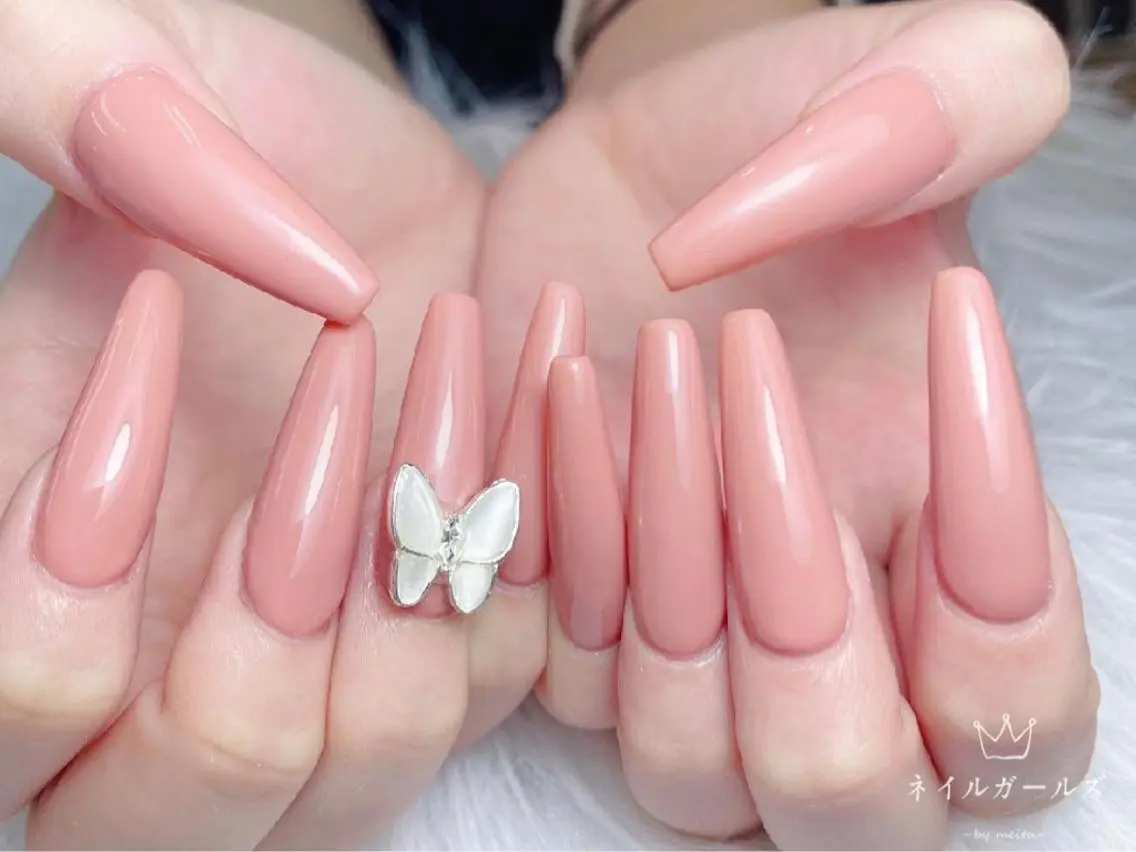 ネイル ハンドネイル ネイルサロンAiri 長さ出し·シンプルのネイルデザイン